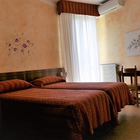 Albergo Villa Angela Toscolano Maderno Exteriör bild