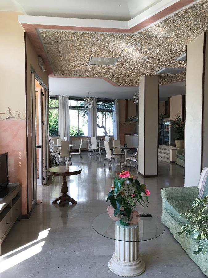 Albergo Villa Angela Toscolano Maderno Exteriör bild