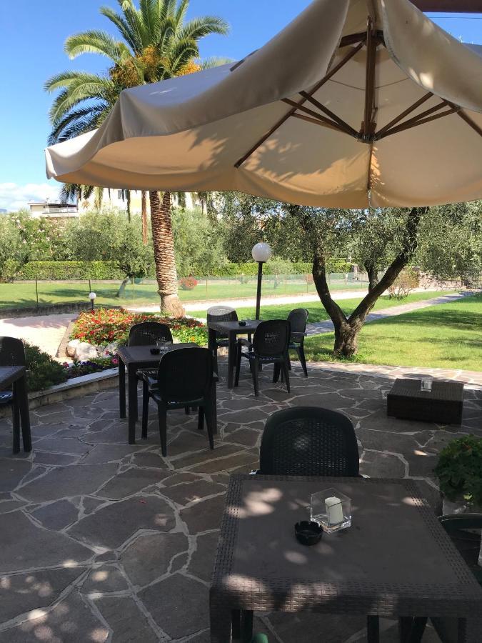 Albergo Villa Angela Toscolano Maderno Exteriör bild