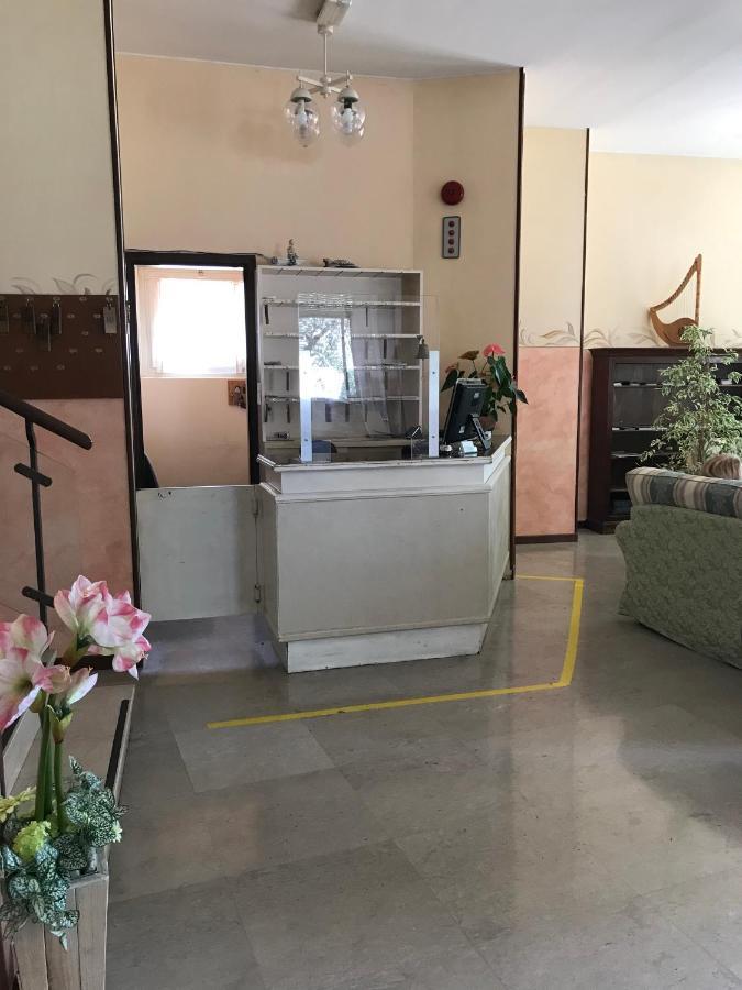 Albergo Villa Angela Toscolano Maderno Exteriör bild