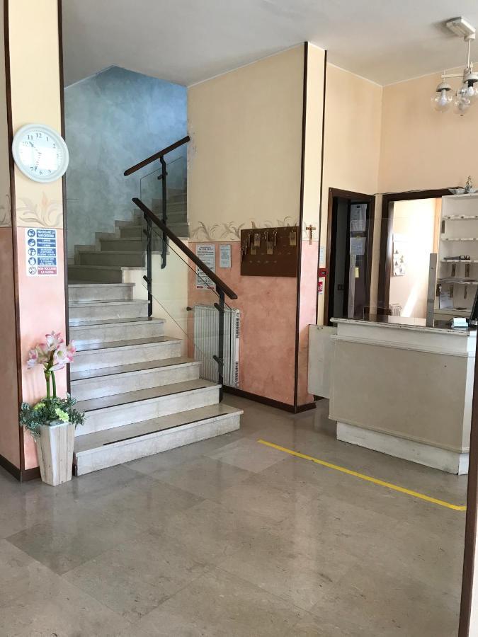 Albergo Villa Angela Toscolano Maderno Exteriör bild