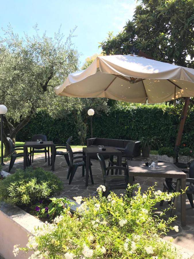 Albergo Villa Angela Toscolano Maderno Exteriör bild