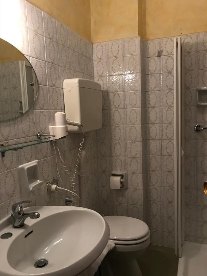 Albergo Villa Angela Toscolano Maderno Exteriör bild