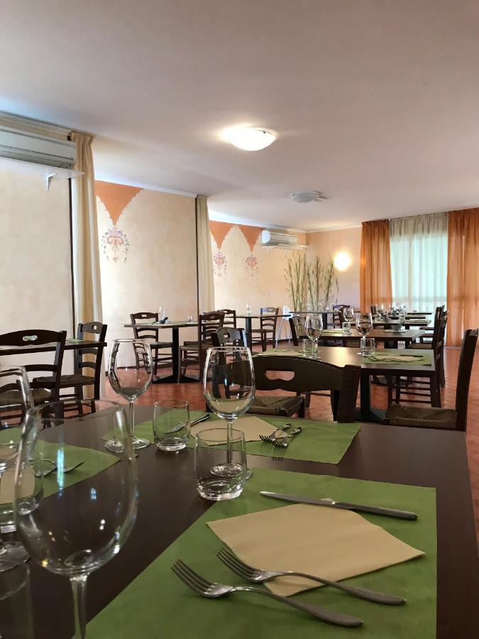Albergo Villa Angela Toscolano Maderno Exteriör bild