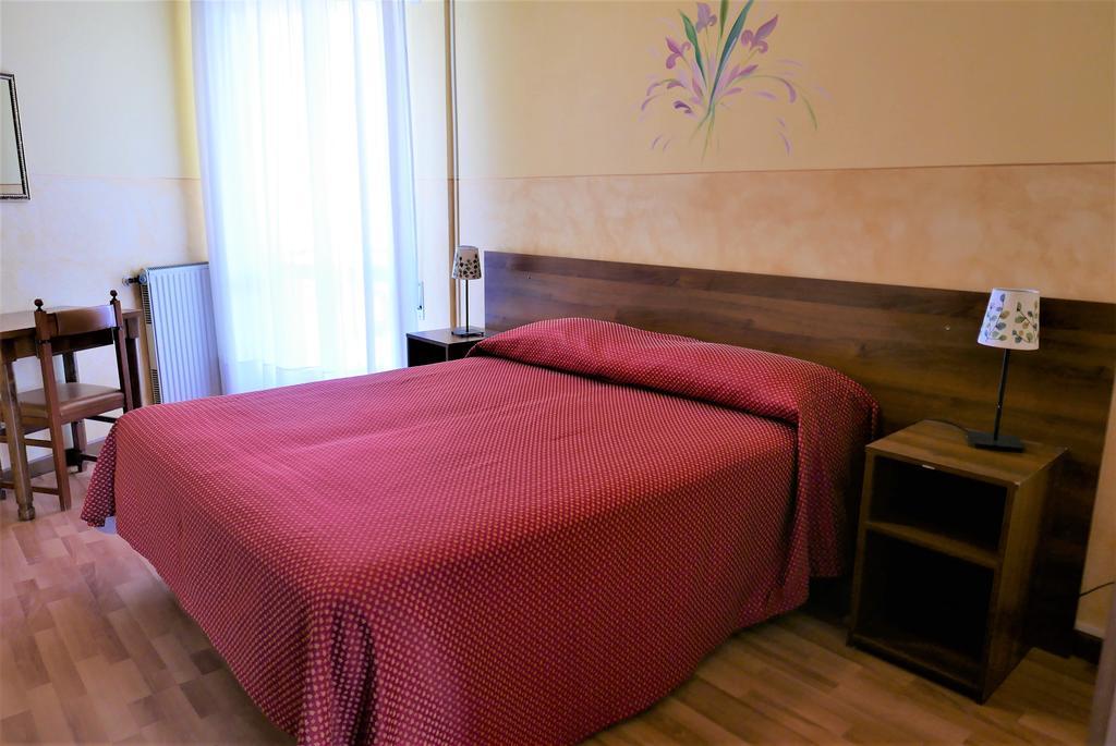 Albergo Villa Angela Toscolano Maderno Exteriör bild
